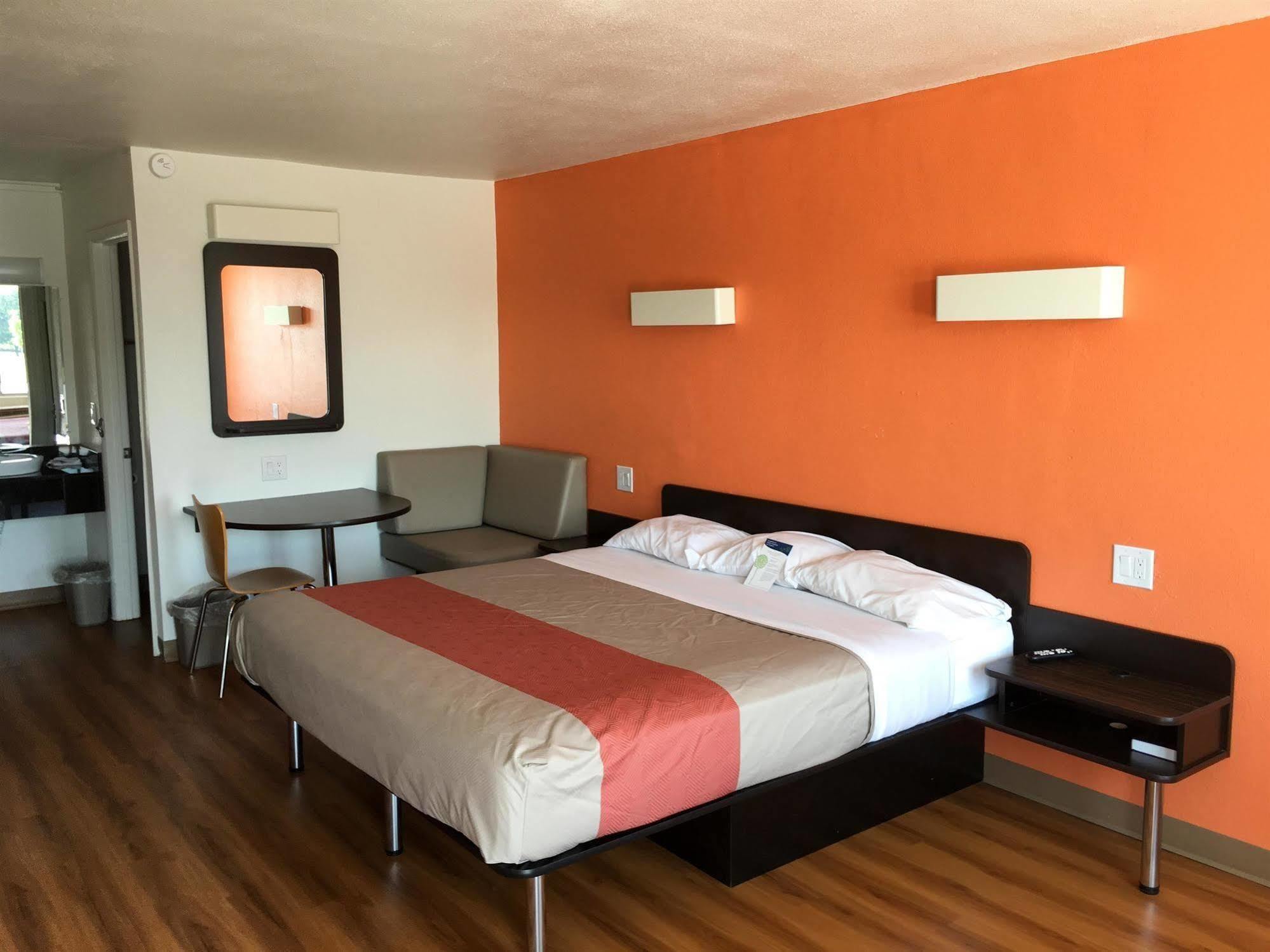 Hotel 6-connellys Springs, Nc Hickory