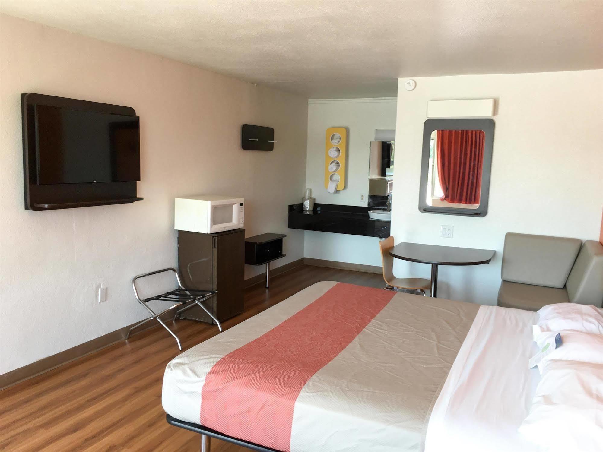 6-connellys Springs, Nc Hickory