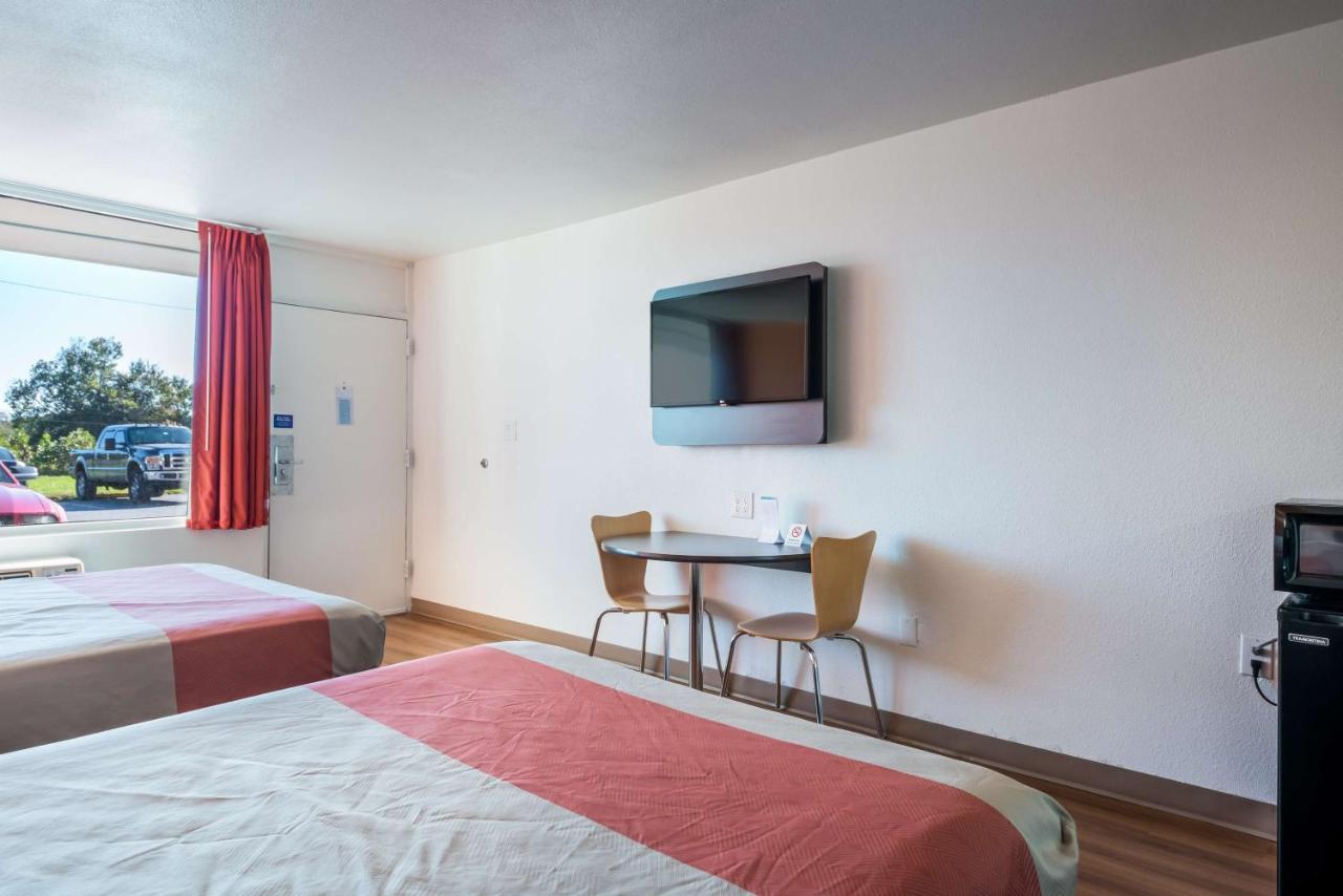 6-connellys Springs, Nc Hotel