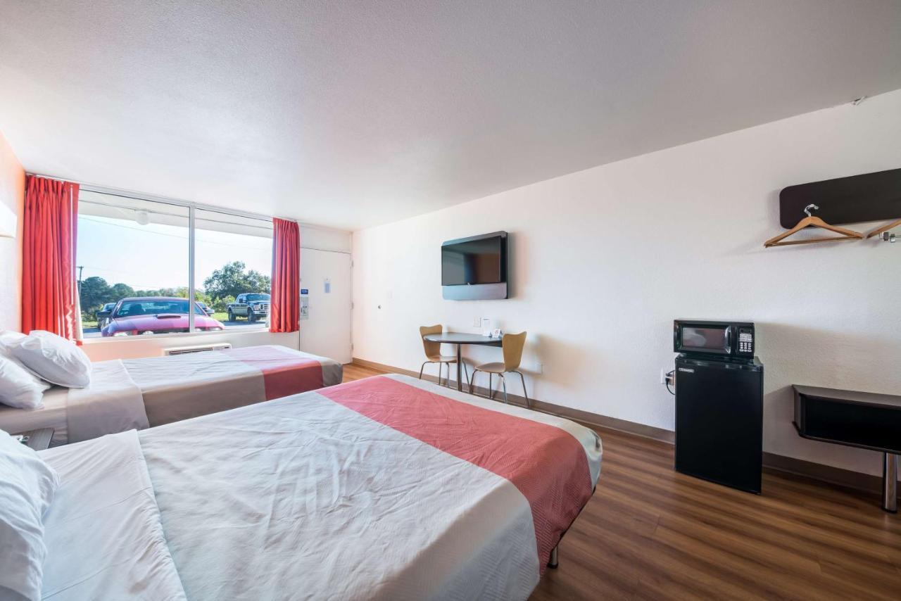 6-connellys Springs, Nc Hotel